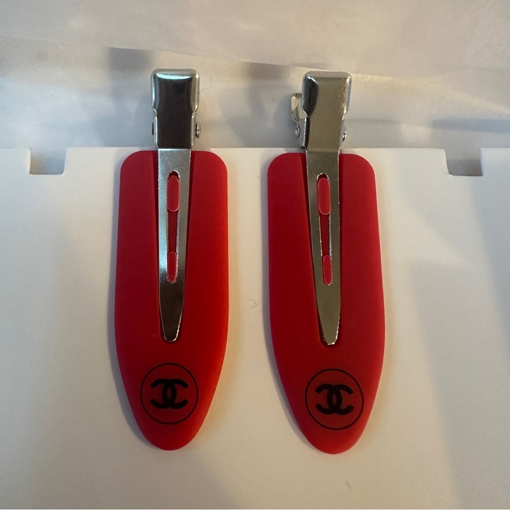 Gift with purchase CC hair clips, red
